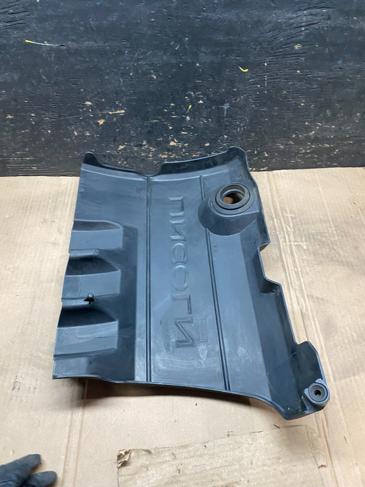 2009 to 2012  Lincoln MKS 3.7L Engine Motor Cover V9957 DG6