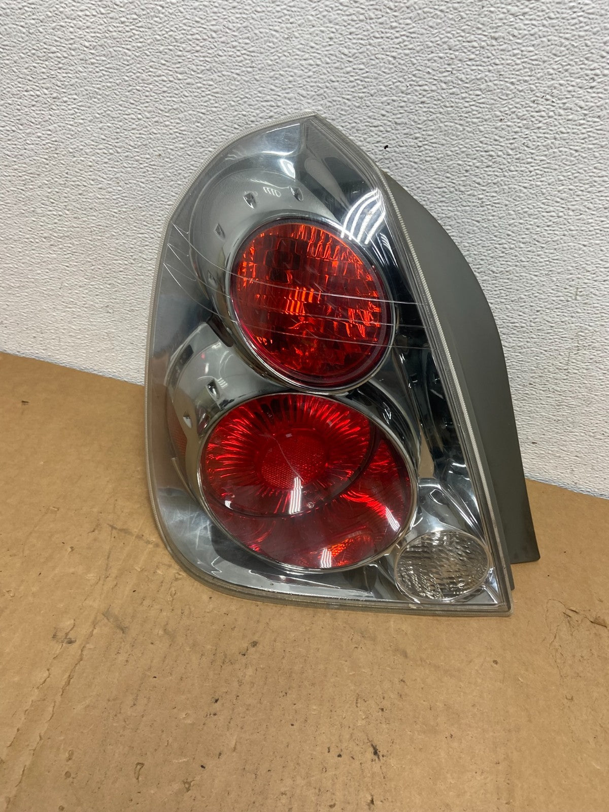 2005 to 2006 Nissan Altima Left Driver Side Tail Light AC8504 DW0