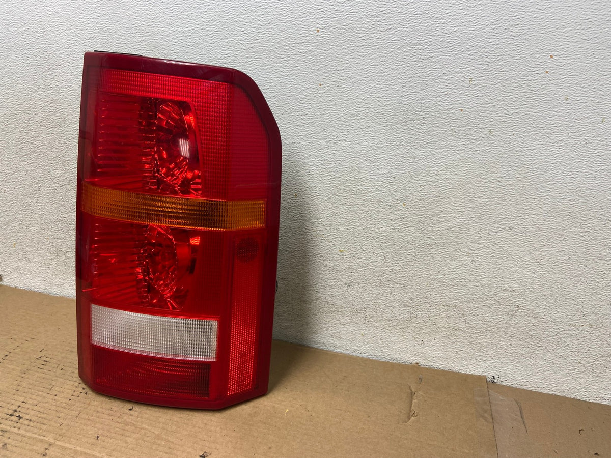 2005 - 2009 Land Rover LR3 Right Passenger Side Tail Light AH4072 LK1