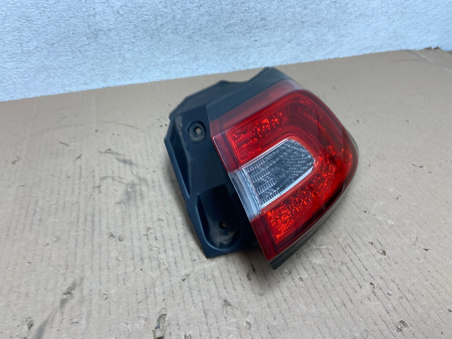2014 to 2018 Jeep Cherokee Right Passenger RH Side Tail Light AE7343 LK2