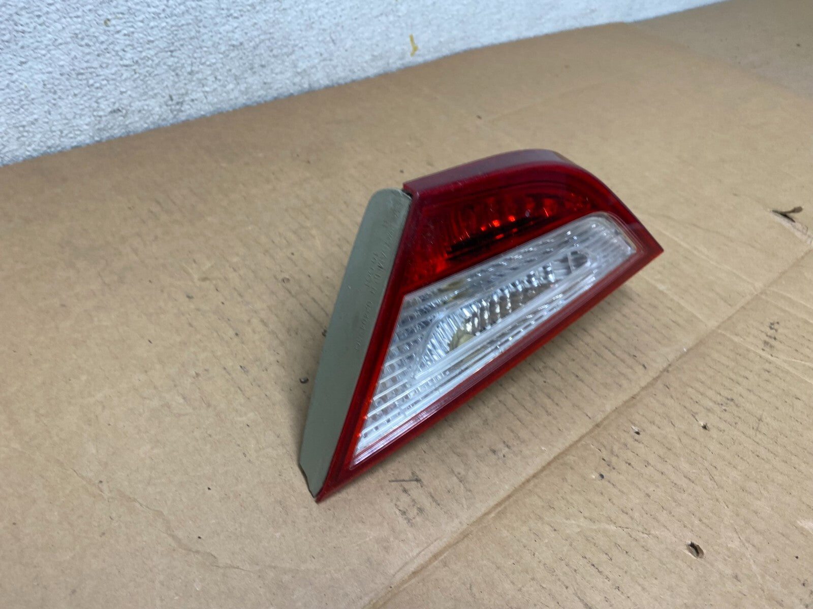 2011 to 2014 Hyundai Sonata Right Passenger Rh Inner Tail Light Oem M0623 DG1