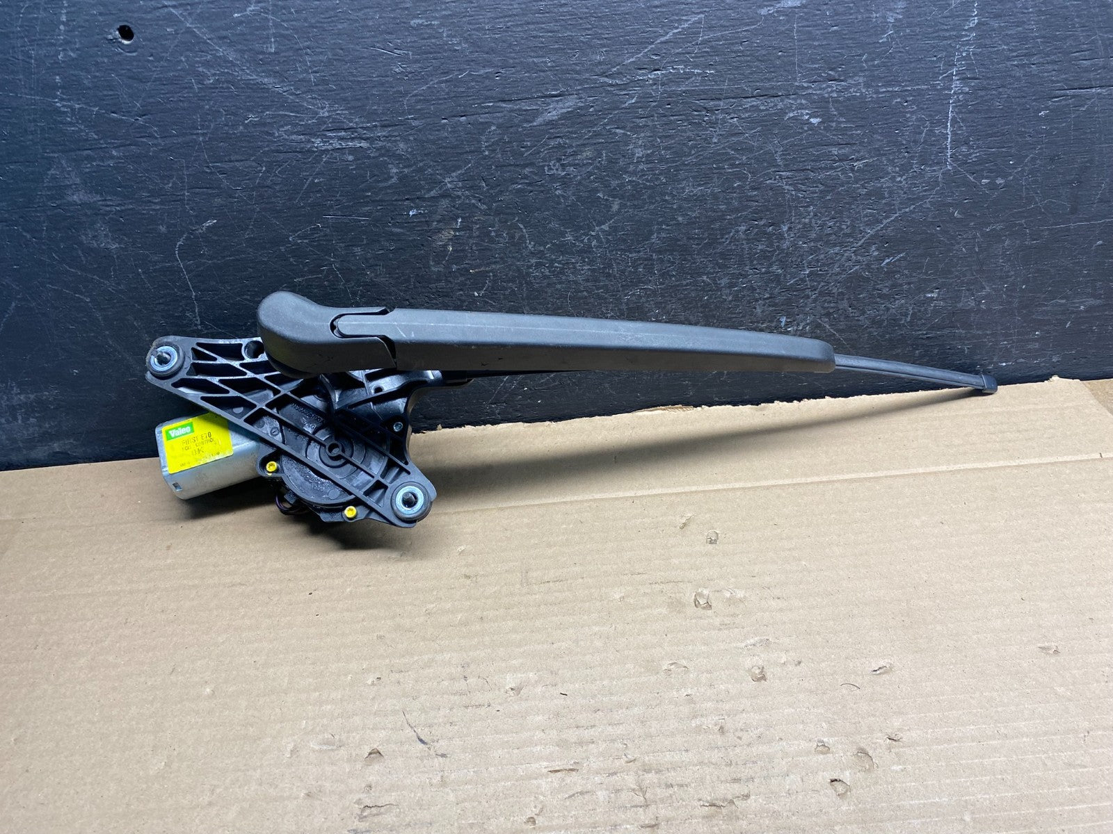 2007 to 2013 BMW X5 E70 Rear Windshield Wiper Motor ad9470 DG0