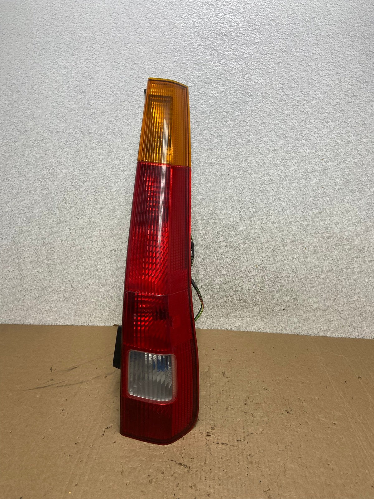 2002 - 2004 Honda Crv Cr-v Right Passenger Rh Side Tail Light AG1301 LK0