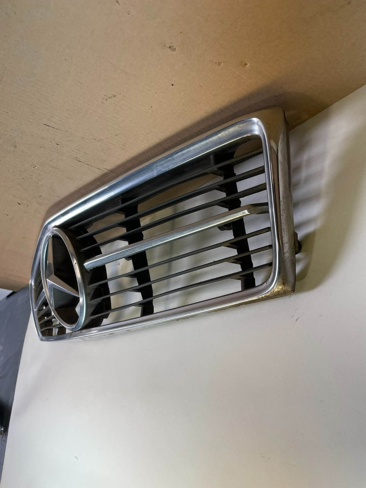 1972 to 1989 Mercedes r107 380sl 450sl 560sl Front Radiator Grille Grill AI42112