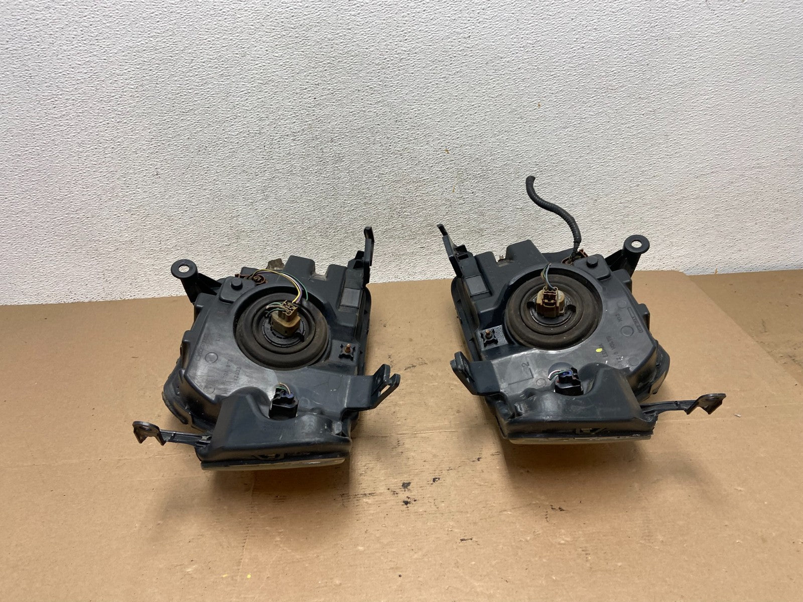 2008 to 2012 Ford Escape Headlights Left+Right Side Set Halogen AF4517 DW11