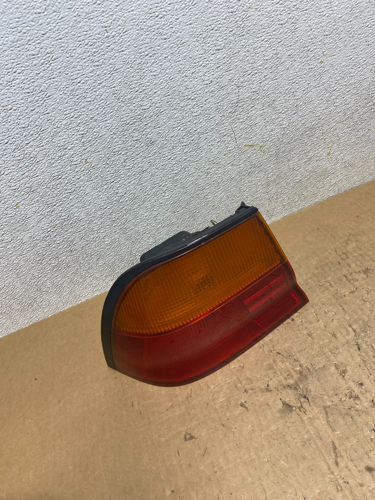 1995 1996 Nissan Maxima Left Driver LH Side Tail light Oem Q7889 DW2