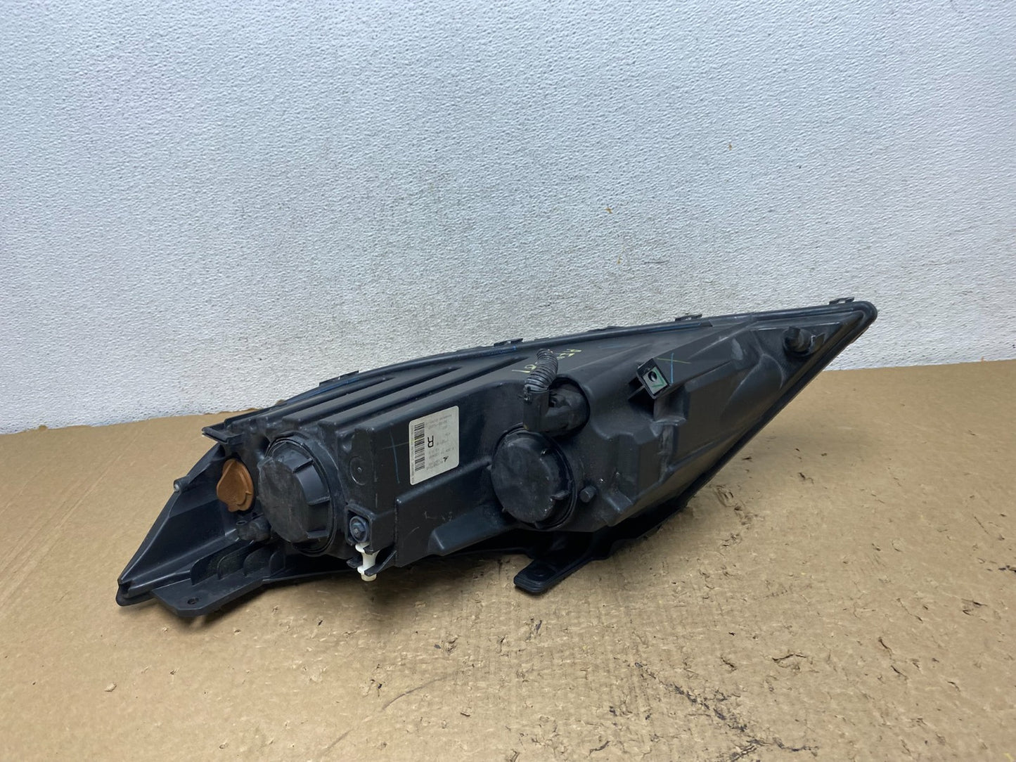 2011 to 2013 Kia Sorento Right Passenger RH Side Headlight Halogen AF8381 DW5