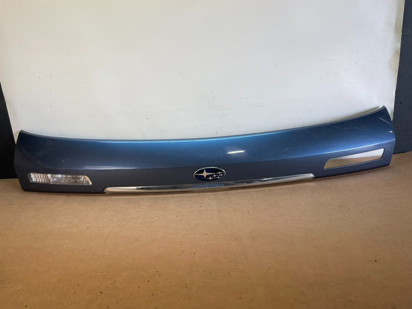 2005-2009 Subaru Legacy Outback Tail Lift Gate Trunk Finish Molding AF8731 DG0
