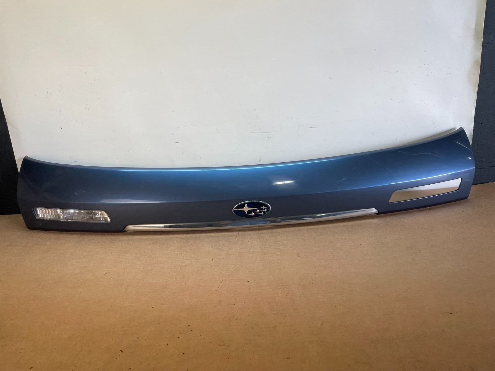 2005-2009 Subaru Legacy Outback Tail Lift Gate Trunk Finish Molding AF8731 DG0