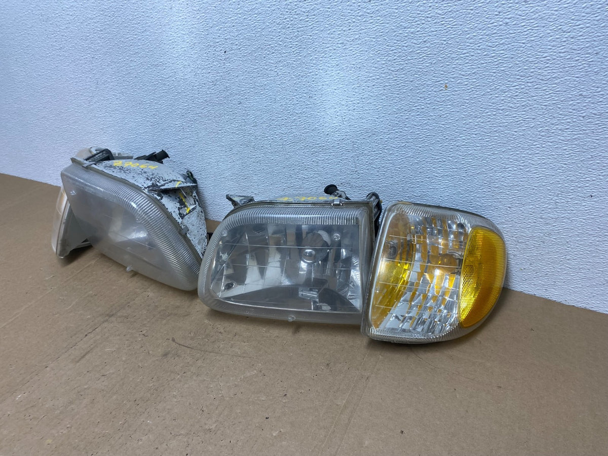 2002-2005 Mercury Mountaineer Left+Right Side Turn Signal Headlights AC5645 DG1