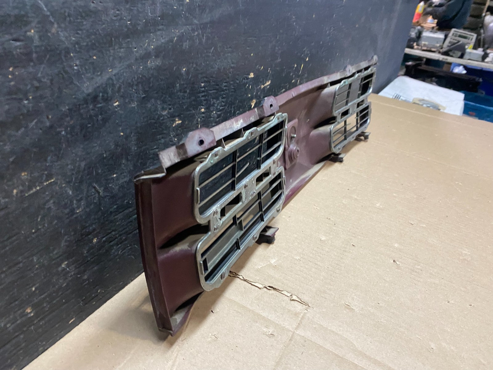 1988 to 1991 Oldsmobile 88 Eighty Eight Front Upper Grill Grille U0078 DG12