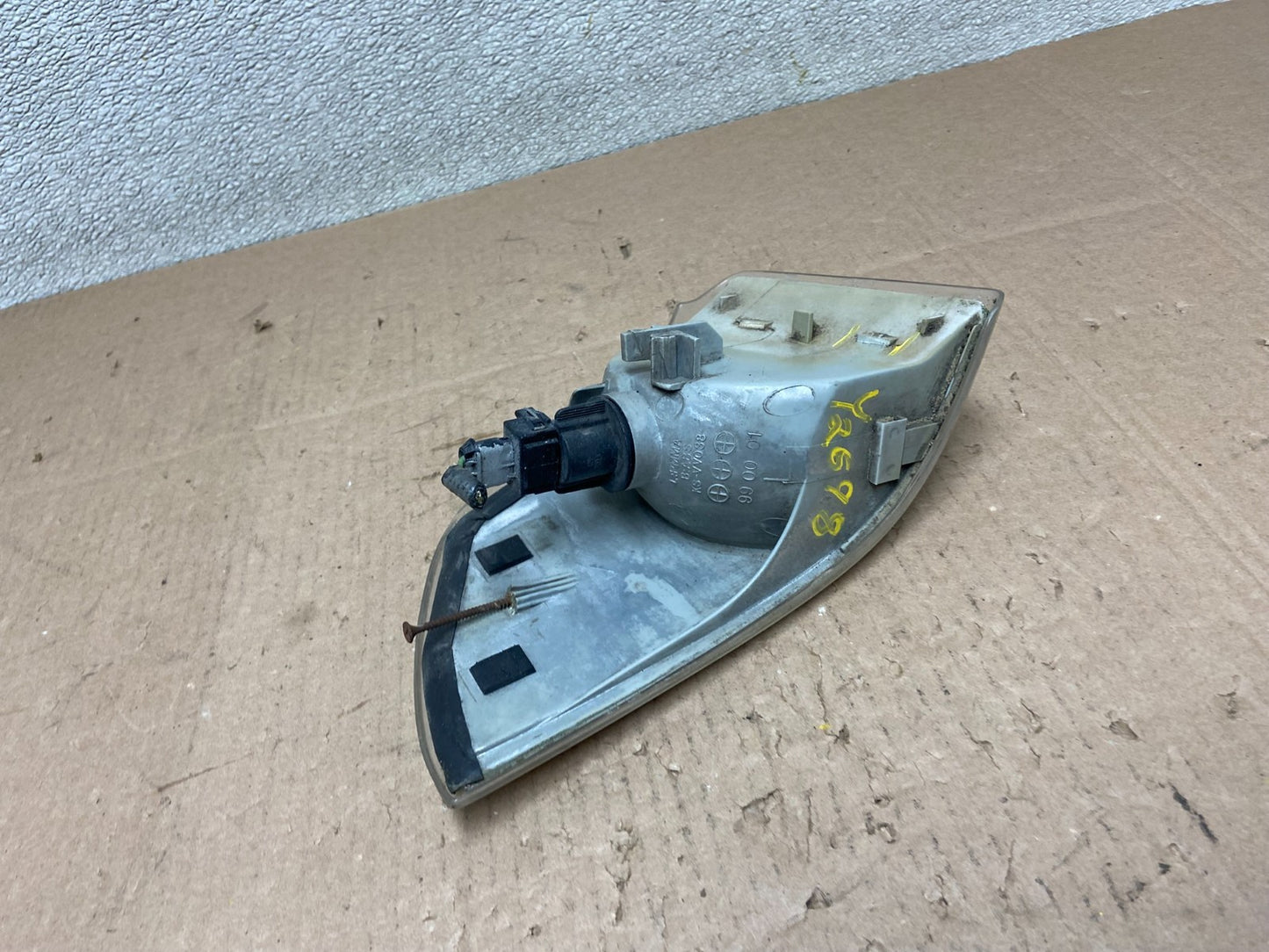 1998 to 2001 Volvo C70 Left Driver LH Side Turn Signal OEM Y2698 DW7