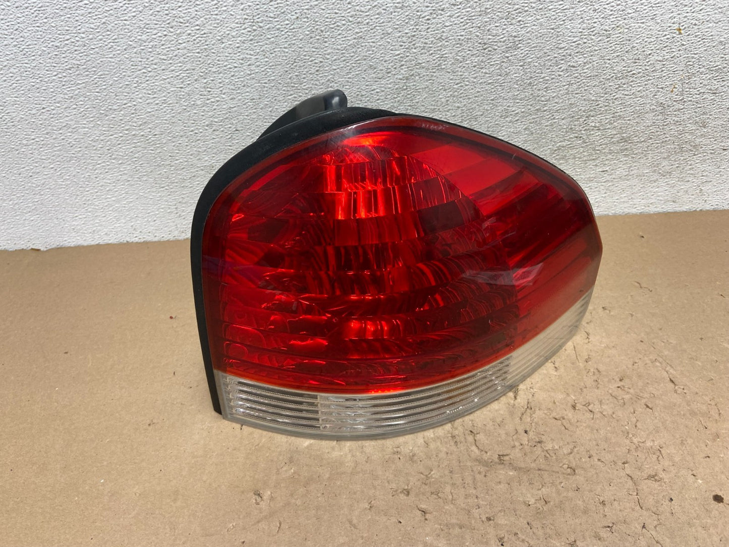 2005 to 2006 Hyundai Santa Fe Right Passenger Rh Side Tail Light AG4469 LK0