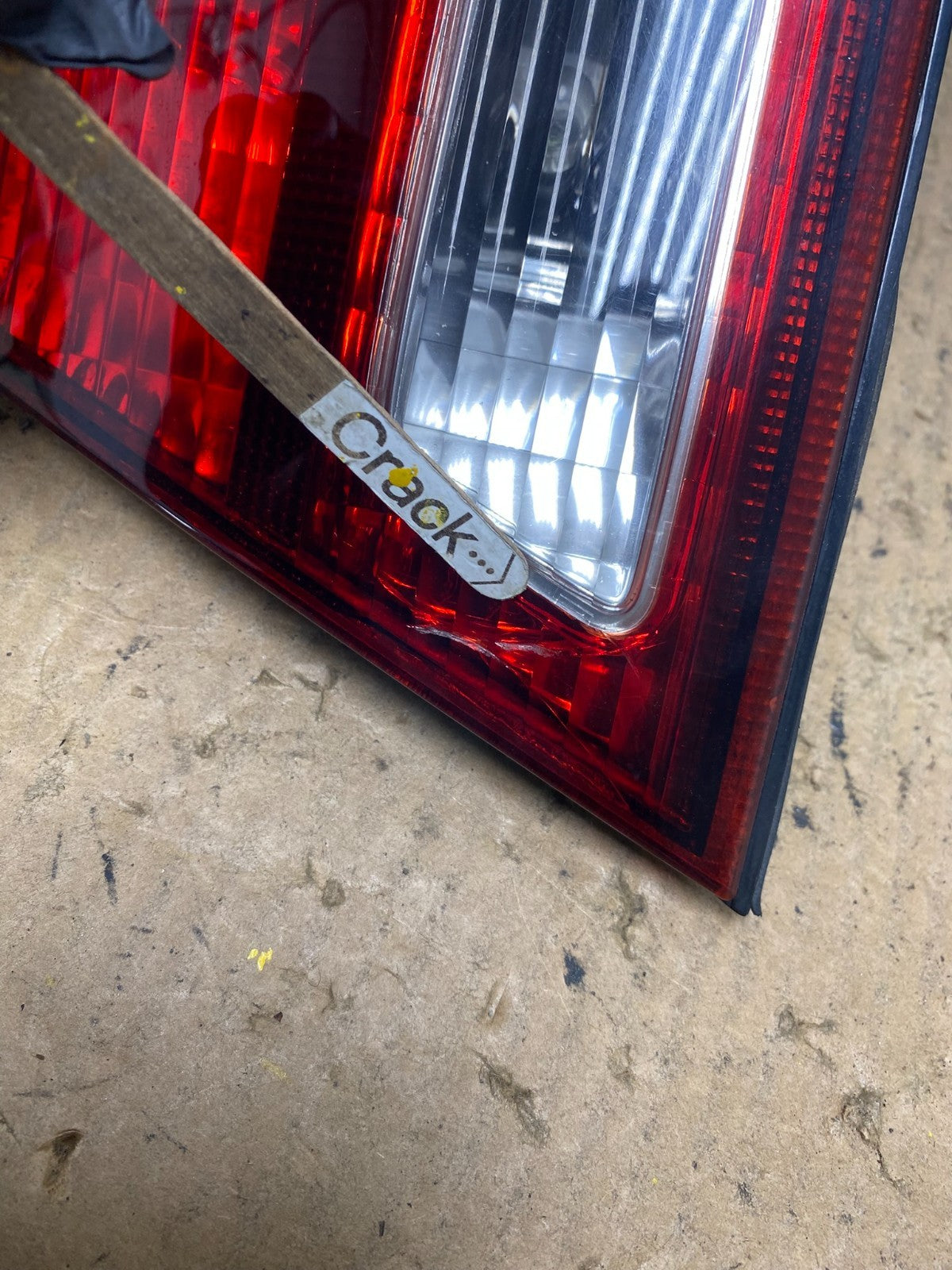 1998-1999 Toyota Avalon Right Passenger RH Side Inner Tail Light OEM Q8781 DW7