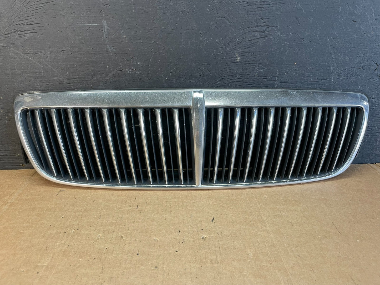 2002 to 2005 Hyundai XG350 Front Upper Grill Grille W/Emblem AE8373 DG0