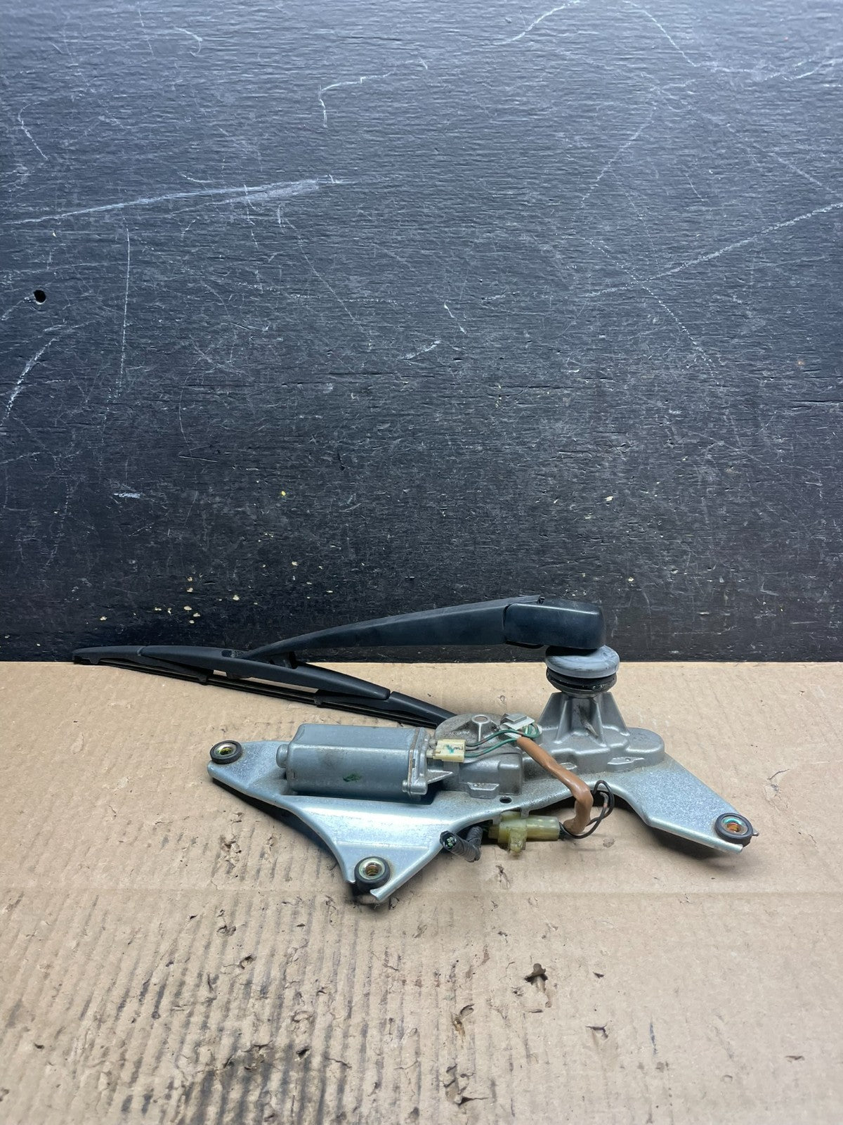 2003 to 2011 Honda Element Rear Windshield Washer Wiper Motor U9111 DG4