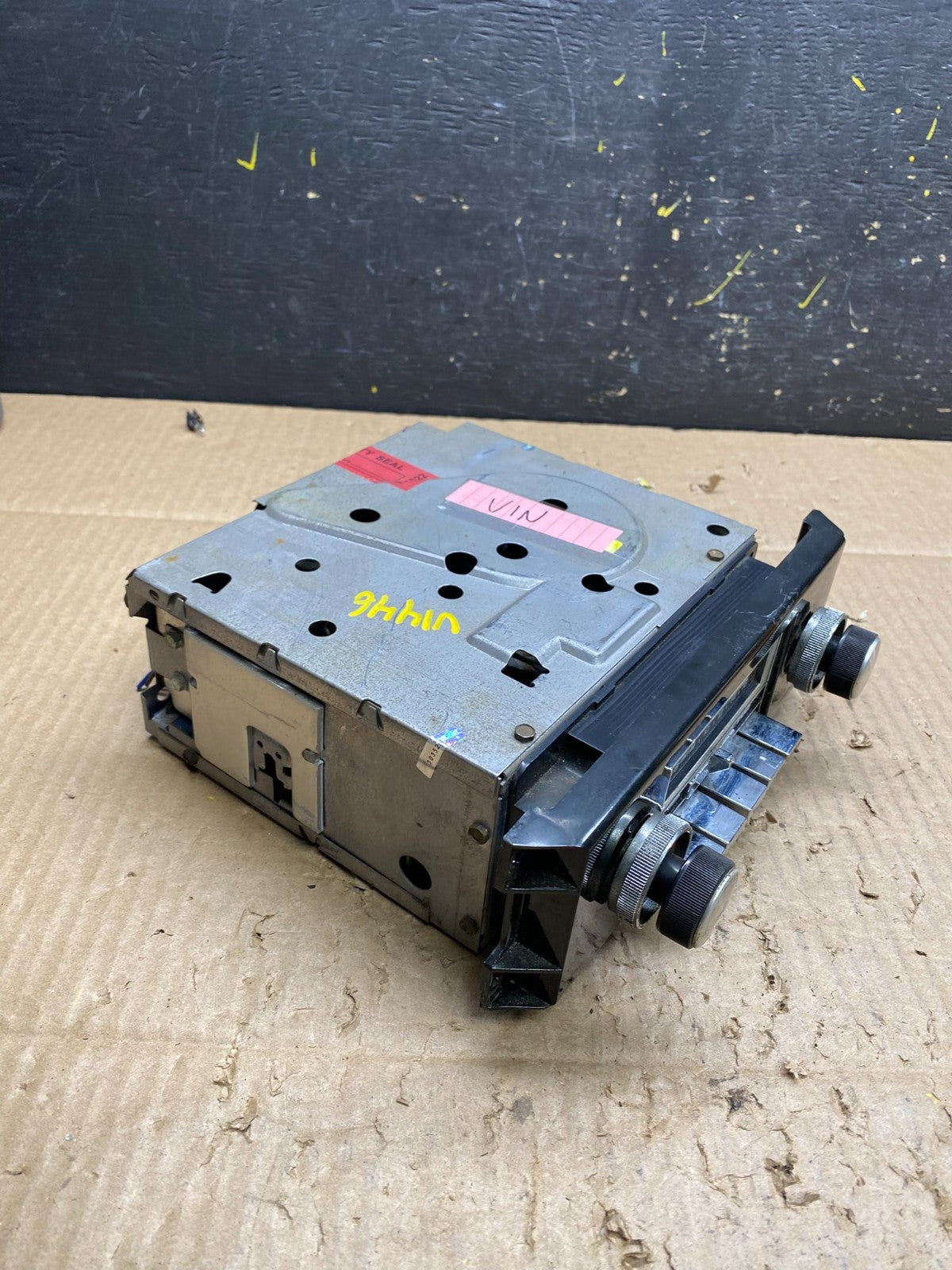 1984 Pontiac Grand Prix Radio AM FM V1446 PS2