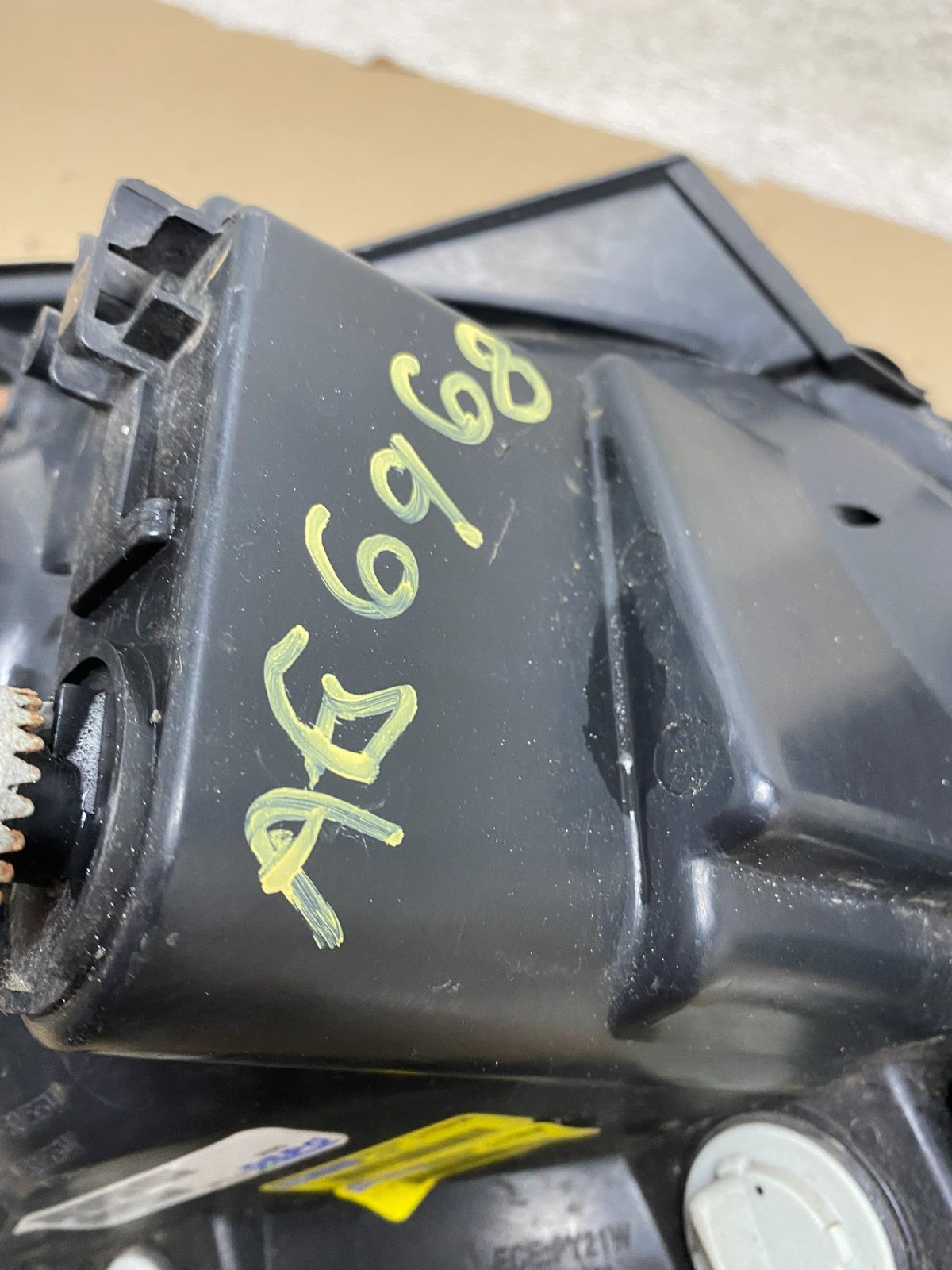 2005 to 2006 Kia Sportage Left Driver LH Halogen Headlight DEPO AG6968 DW7