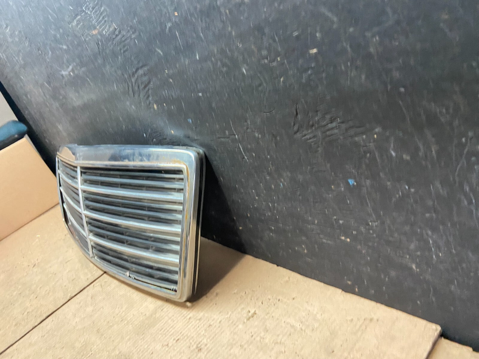 1994 to 1999 Mercedes-Benz W140 S600 S500 S320 Front Upper Grille OEM N92171
