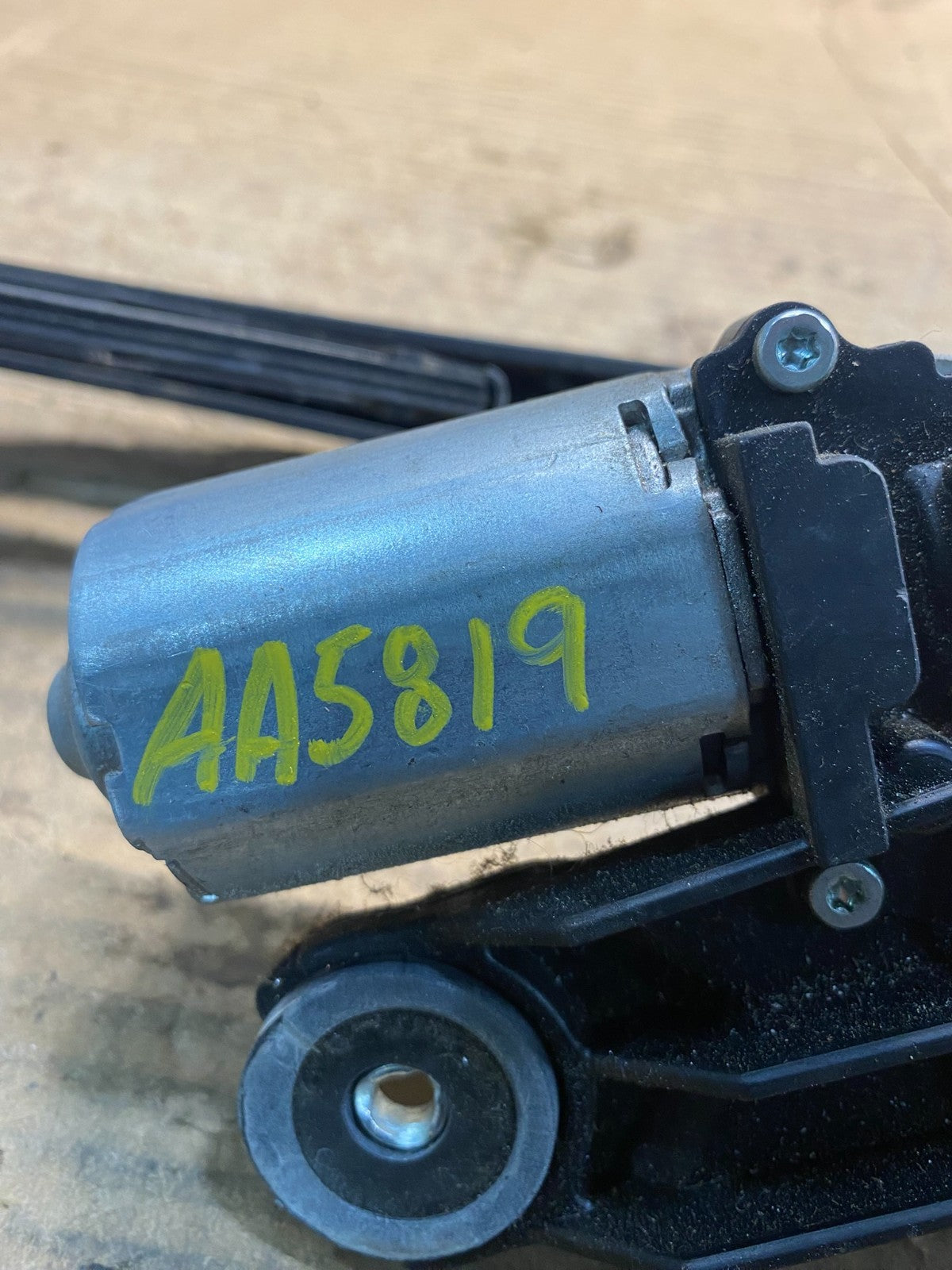2004 to 2009 Mazda 3 Windshield Rear Wiper Motor aa5819 DG7