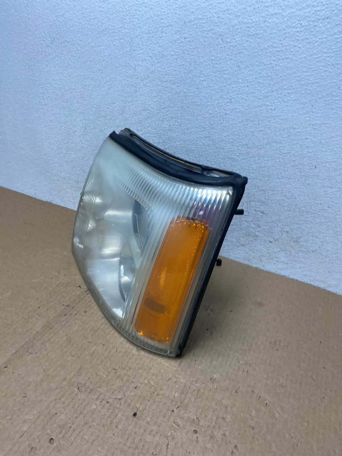 2002 to 2006 Cadillac Escalade Left Driver Lh Xenon HID Headlight AF9666 DW1
