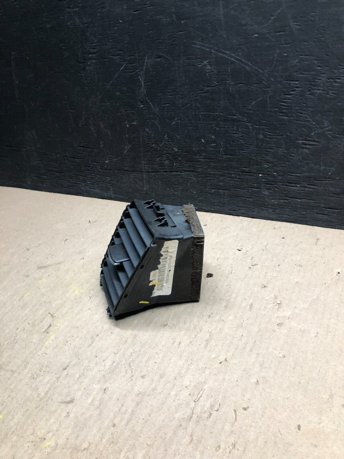 2007 to 2010 Nissan Armada Center Console Right Side Air vent F0845 PS1