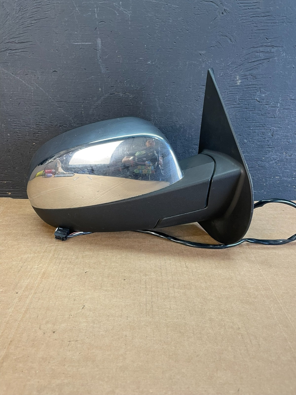 2007-2013 Chevrolet Tahoe Silverado Suburban Right Passenger Mirror AE8295 DW0