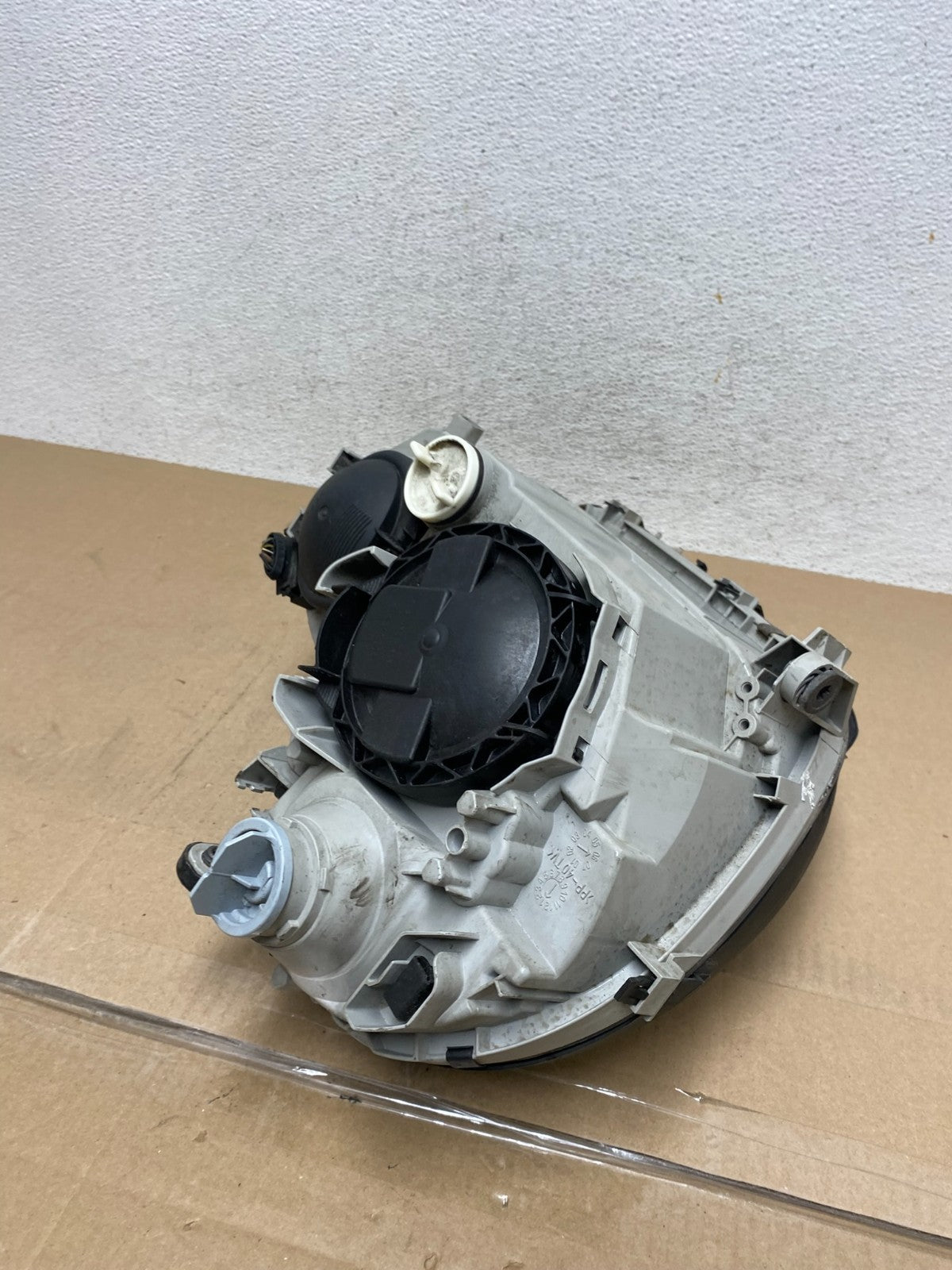 2005 to 2007 Mercedes-Benz C-Class Left Driver LH Side Headlight AE6673 DW8