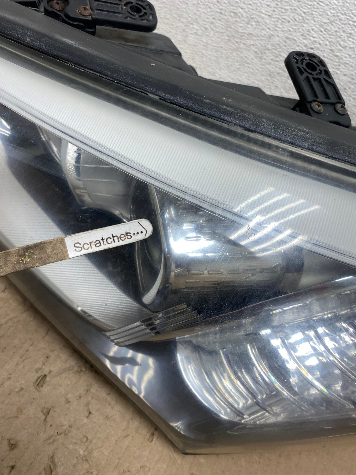 2013 to 2016 Hyundai Santa Fe Left Driver Side Headlight AE8793 LK3