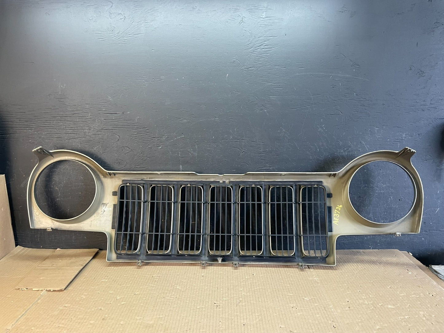 2002 2003 2004 Jeep Liberty Grill Grille Plastic ae3736 DG6