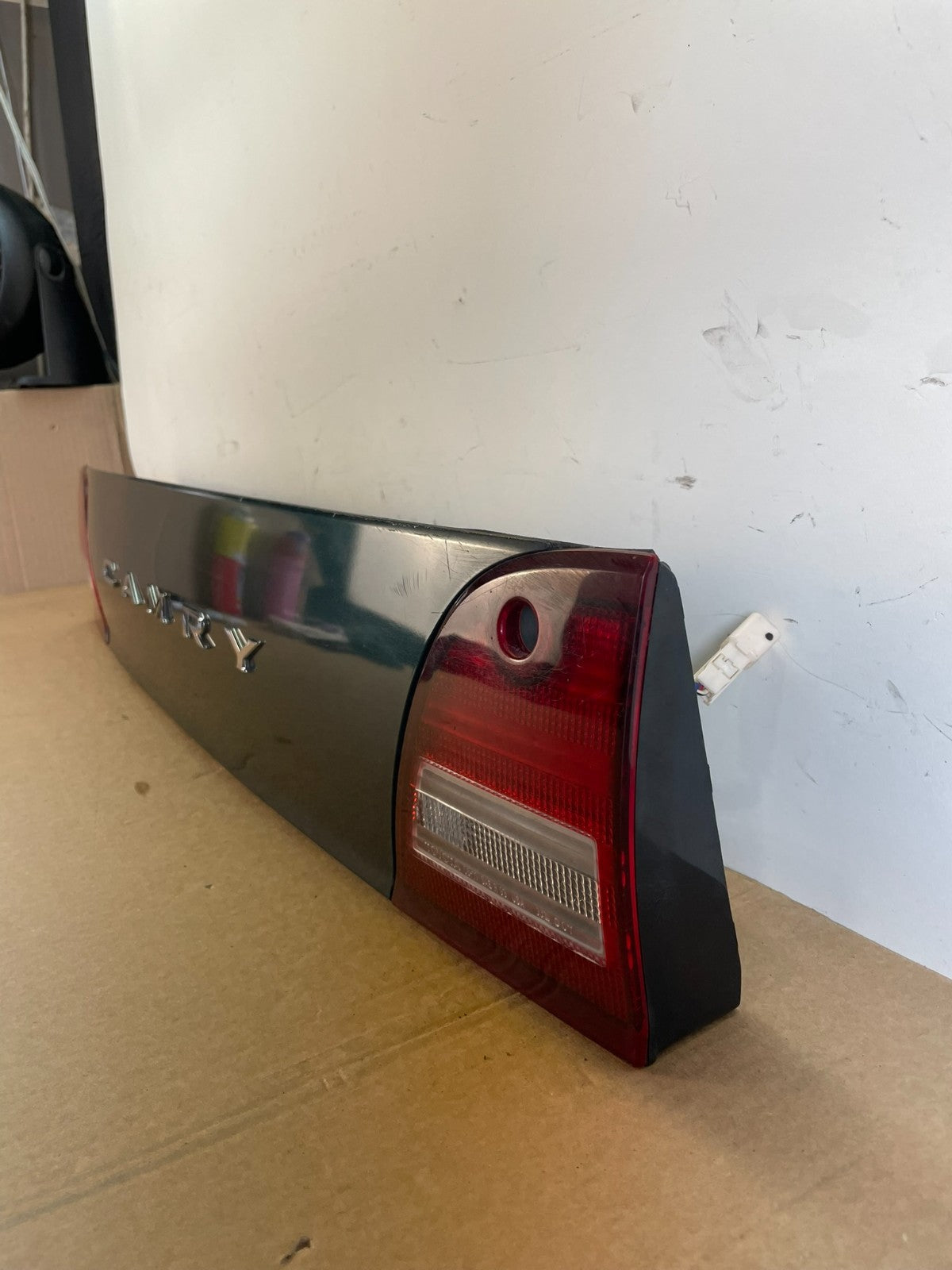1995 1996 Toyota Camry Center Trunk Rear Tail Light AG2863 DG1