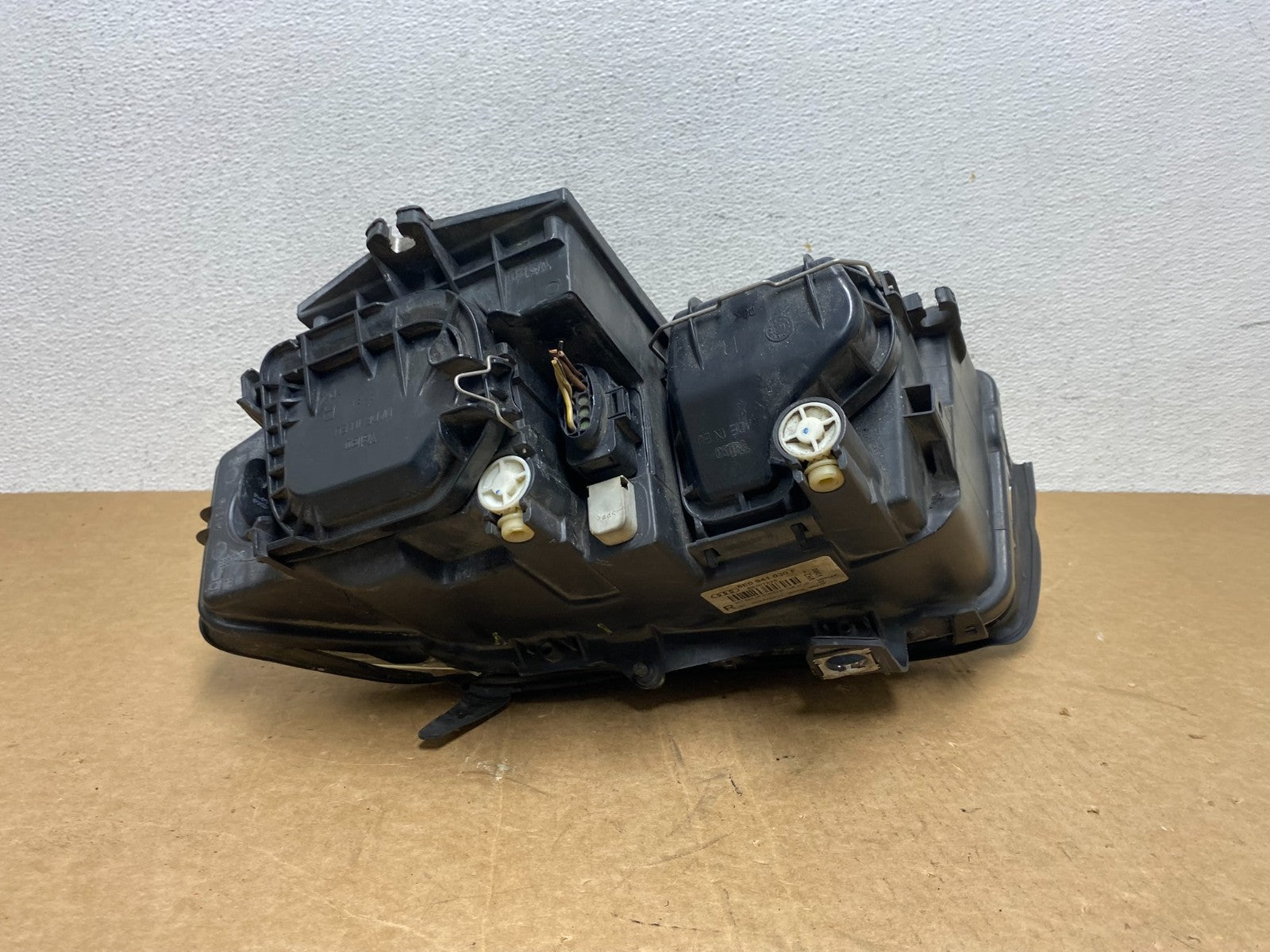 2002 - 2005 Audi A4 Sedan Right Passenger Halogen Headlight AD6098 DW6