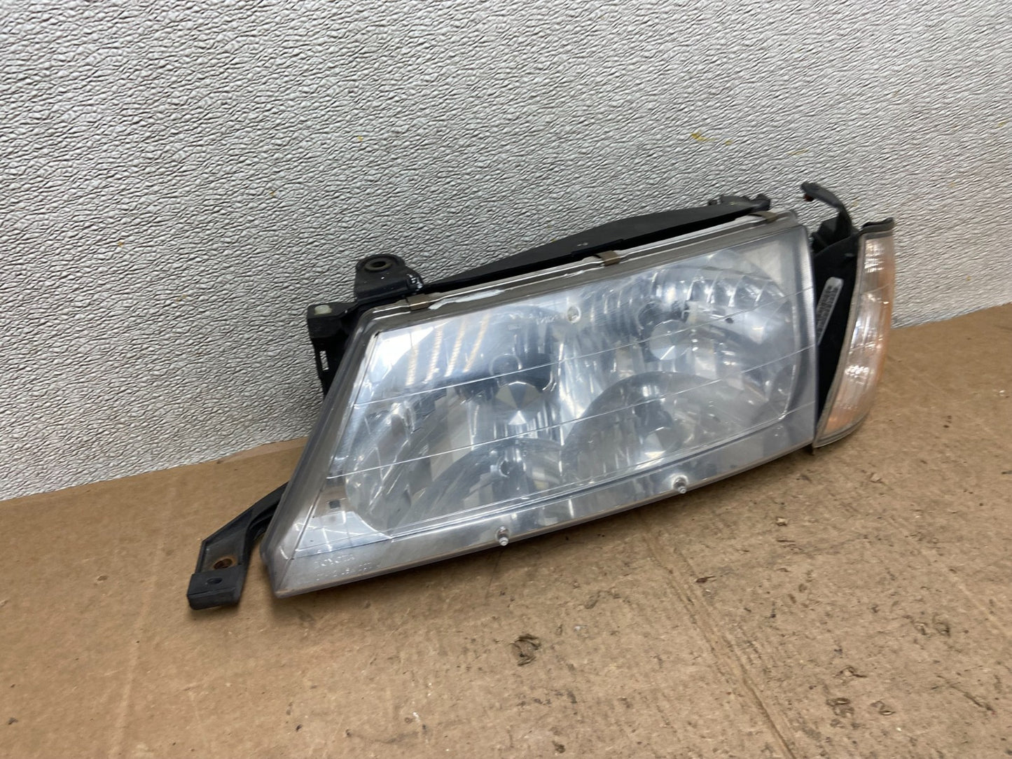 1998 to 1999 Toyota Avalon Left Driver LH Halogen Headlight Oem AA4131 DW2