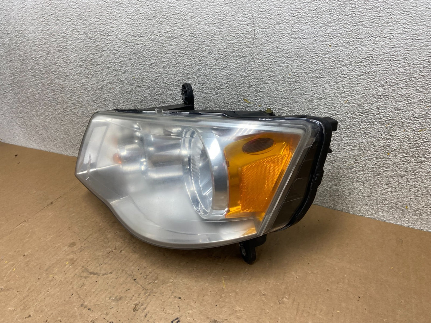 2008 to 2016 Chrysler Town and Country Left Driver Lh Side Headlight Z77531