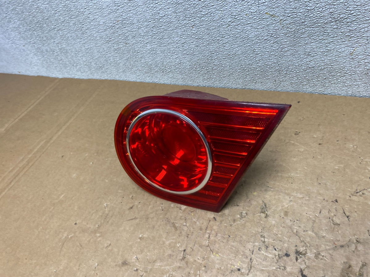 2004 2005 2006 Kia Amanti Right Passenger Side Tail Light Inner V5595 DW1