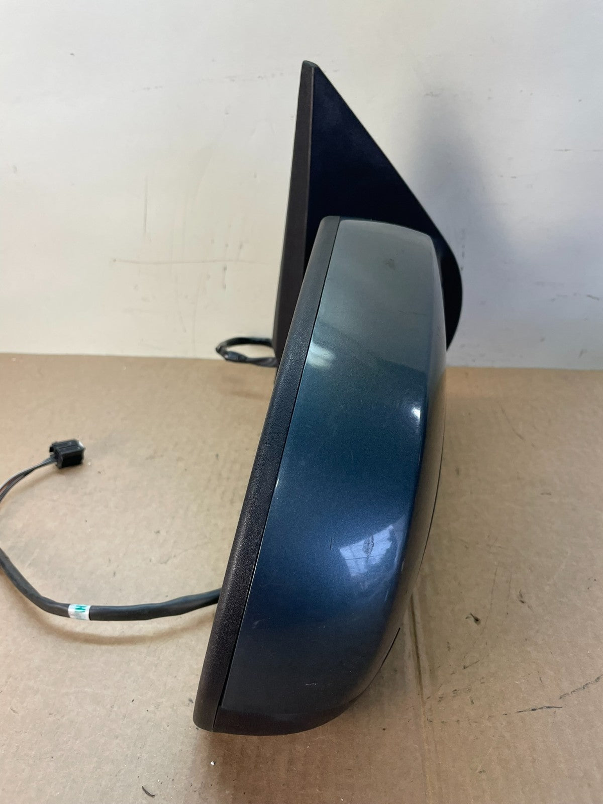 2007-2013 Chevrolet Tahoe Silverado Suburban Right Passenger Mirror ah6348 DG10