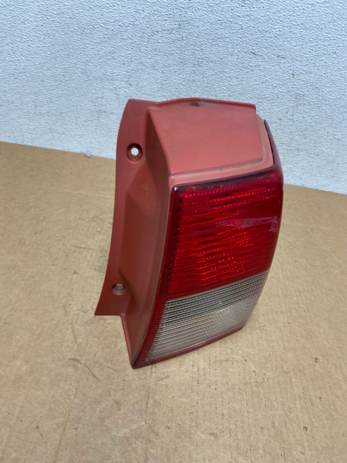 2004-2005 Mitsubishi Endeavor Right Passenger Rh Tail Light AD5993 LK2