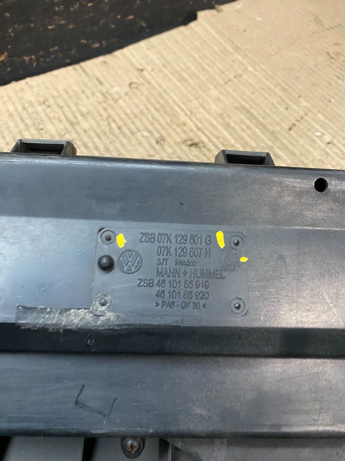 2005 - 2008 Volkswagen Jetta Beetle 2.5L Passat Engine Cover 07k129601G V4258 DG8