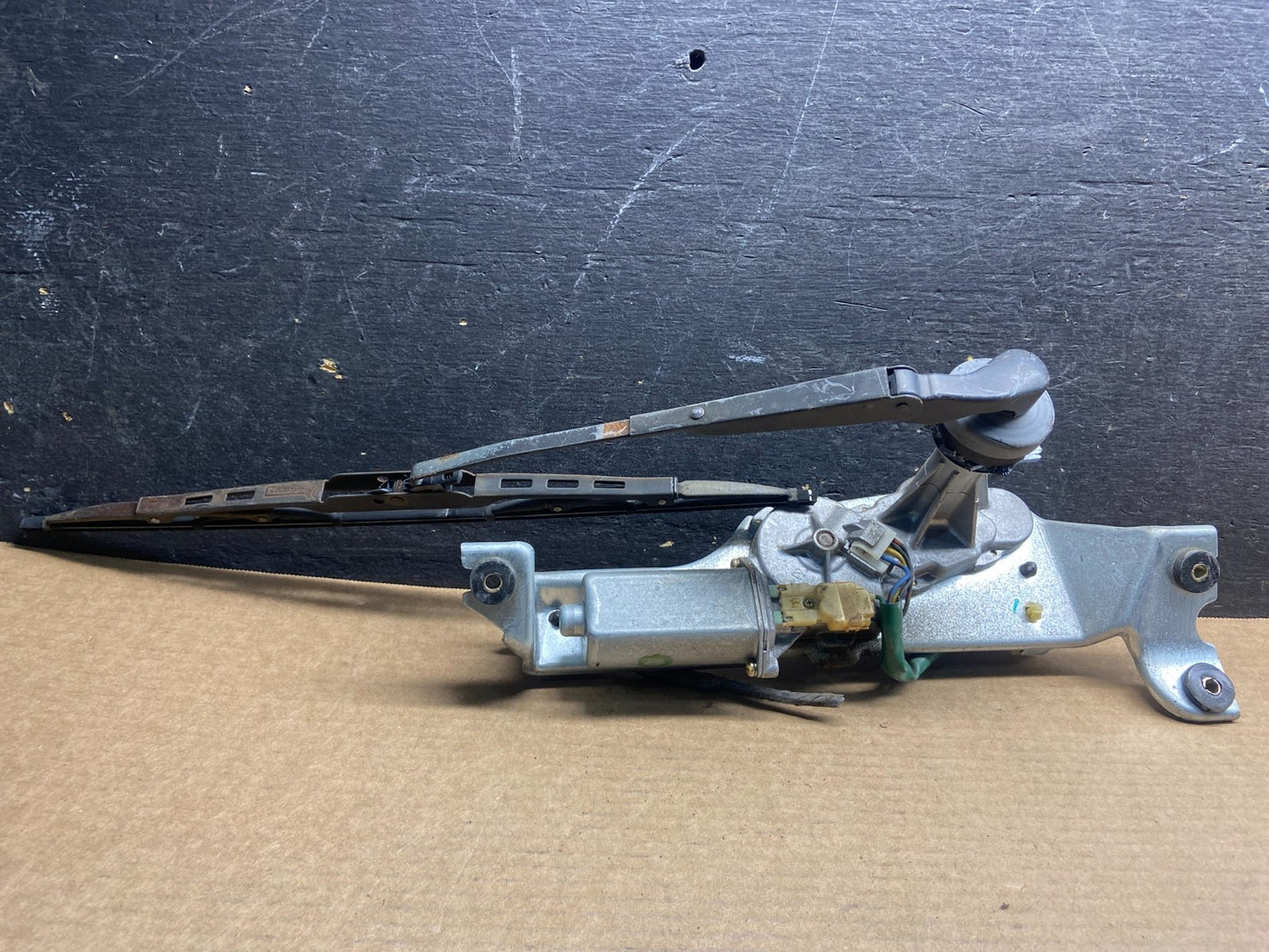 2000 to 2004 Subaru Legacy Wagon Rear  Windshield Wiper Motor AA06550