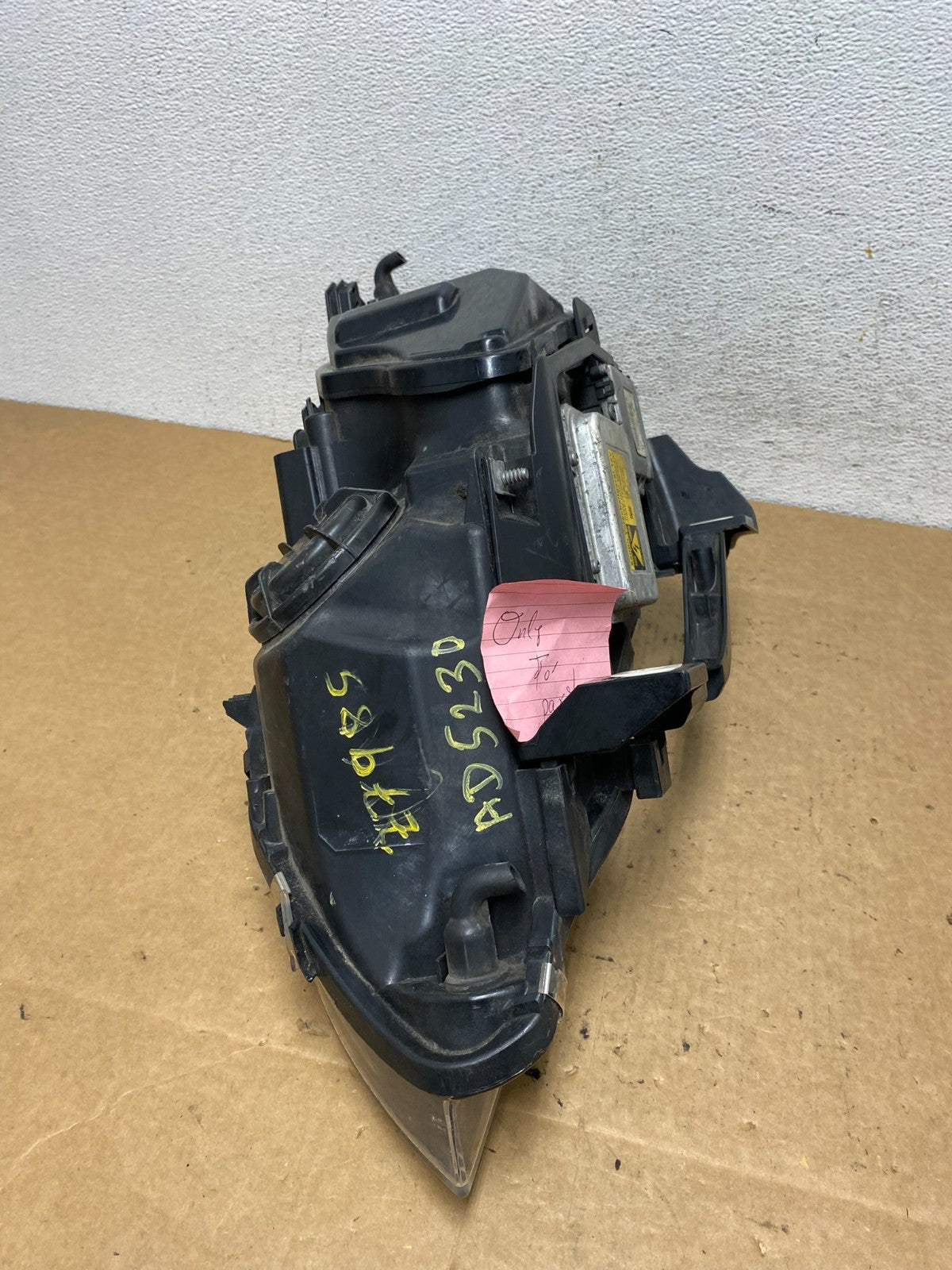 2004 to 2007 BMW 525i 5 Series Headlight Right Passenger Xenon AFS AD5230 DW6