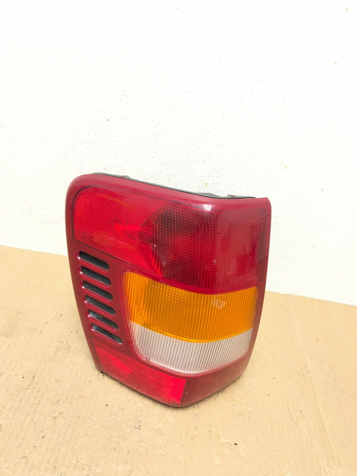 1999 - 2004 Jeep Grand Cherokee WJ Left Driver Lh Tail Light AF9893 LK0