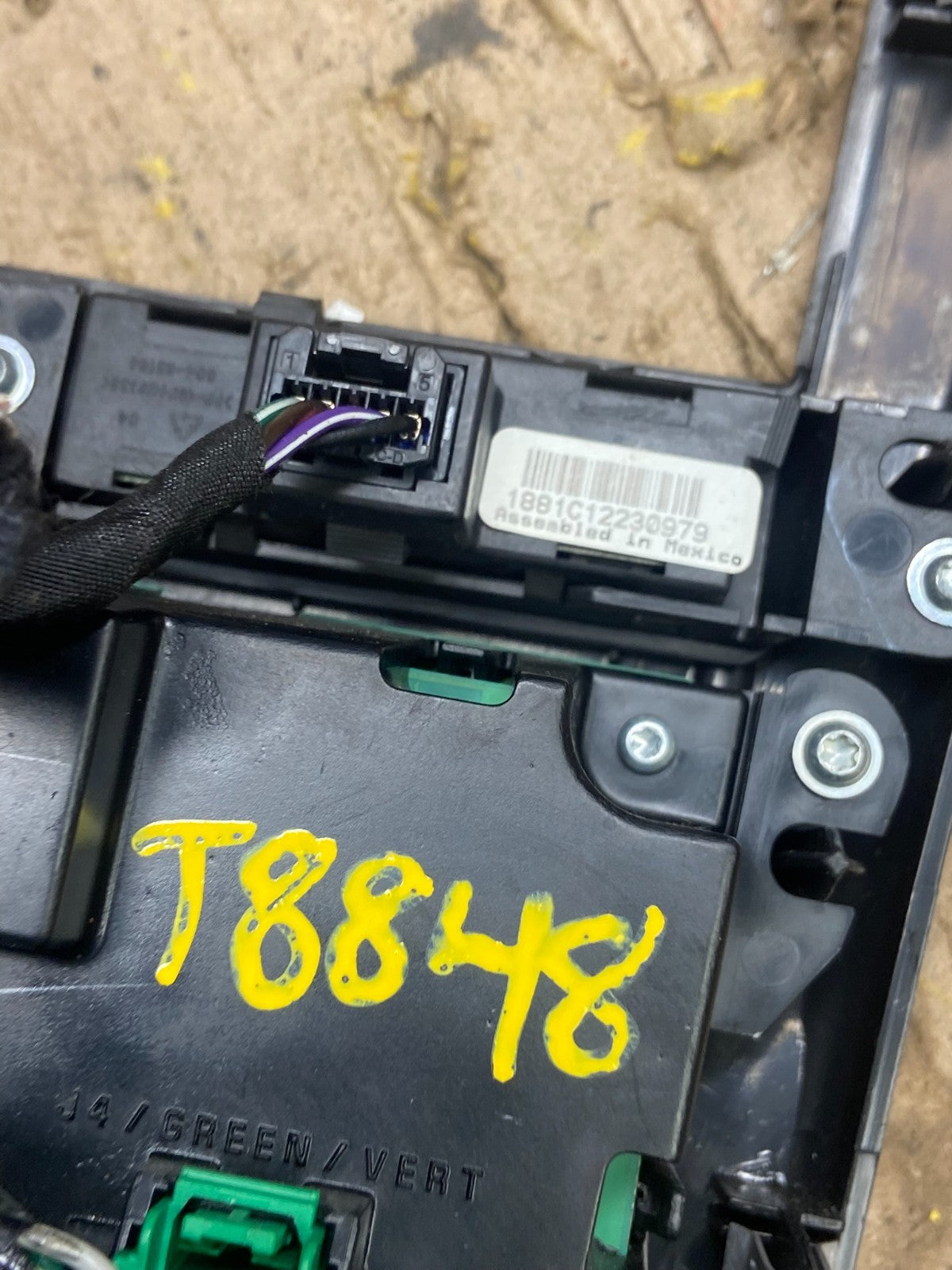 2007 - 2012 GMC Acadia A/C Heater Climate Control Radio Panel Bezel OEM T8848 DG7