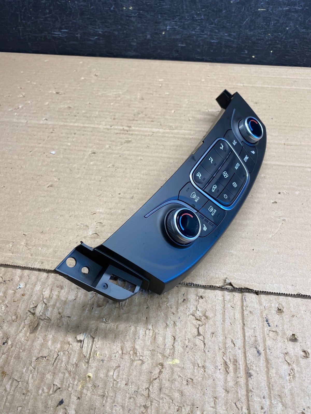 2018 to 2022 Chevrolet Traverse Ac Heater Climate Control AG0197 DG1