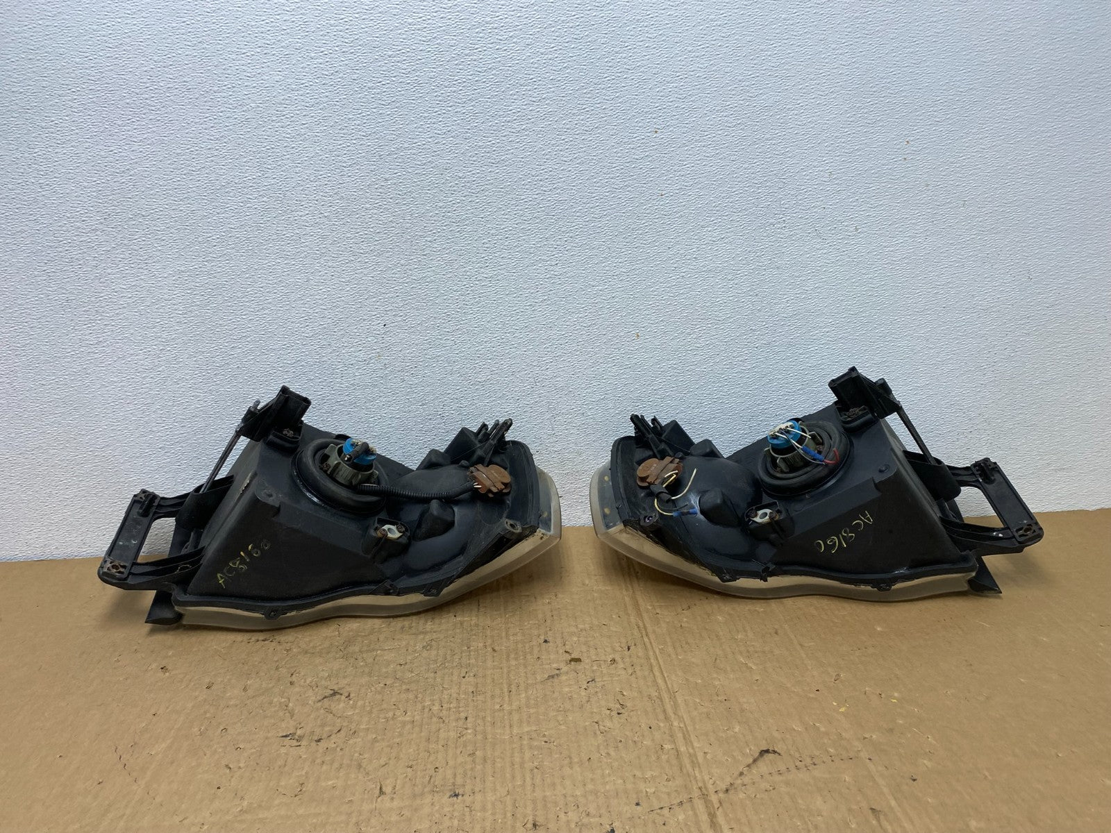 2002 to 2005 Dodge Ram Left+Right Side Headlights AC8160 DW8
