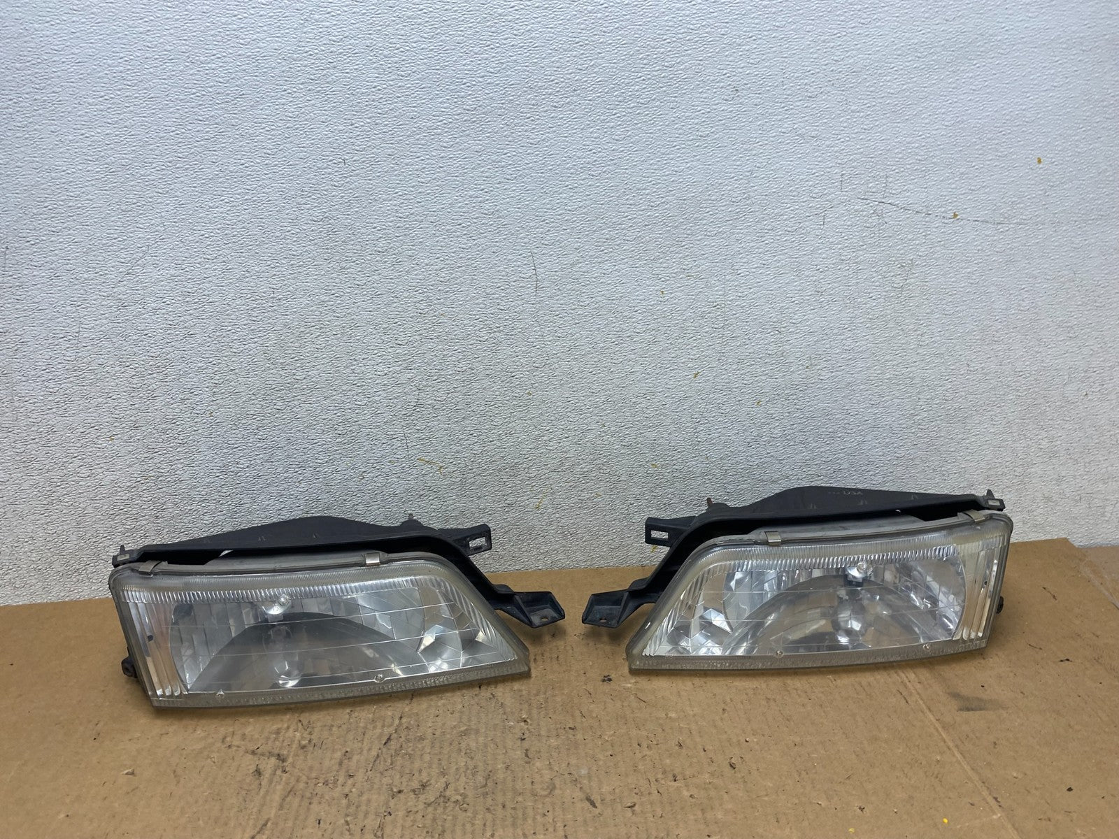 1997 to 1999 Nissan Maxima Left+Right Side Headlights Halogen OEM Q7728 DW0