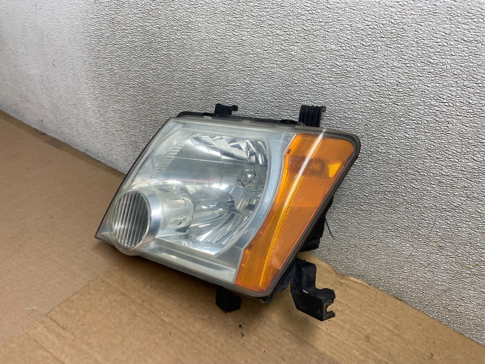 2005 - 2015 Nissan Xterra Driver Left LH Side Headlight AB5170 DW1