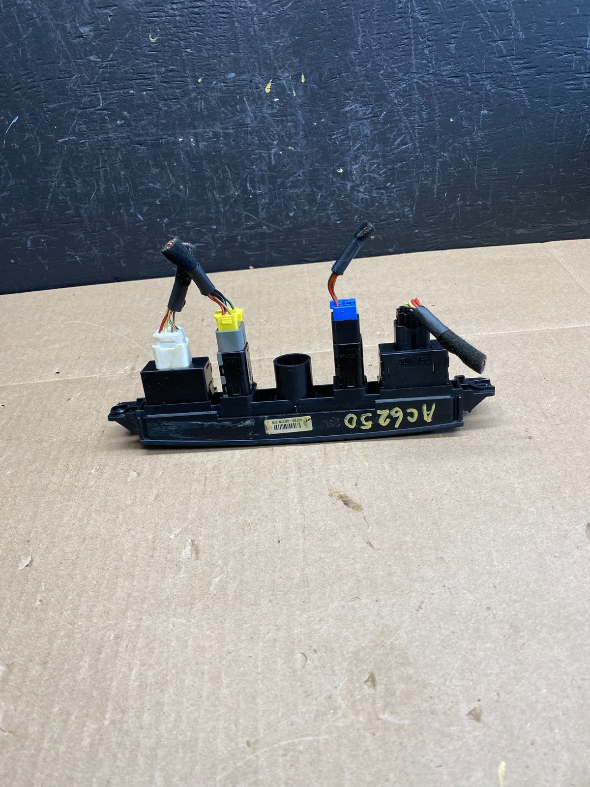 2006 - 2012 Kia Sedona Entourage Front Heated Seat Switch ESC OFF AC6250 DG3