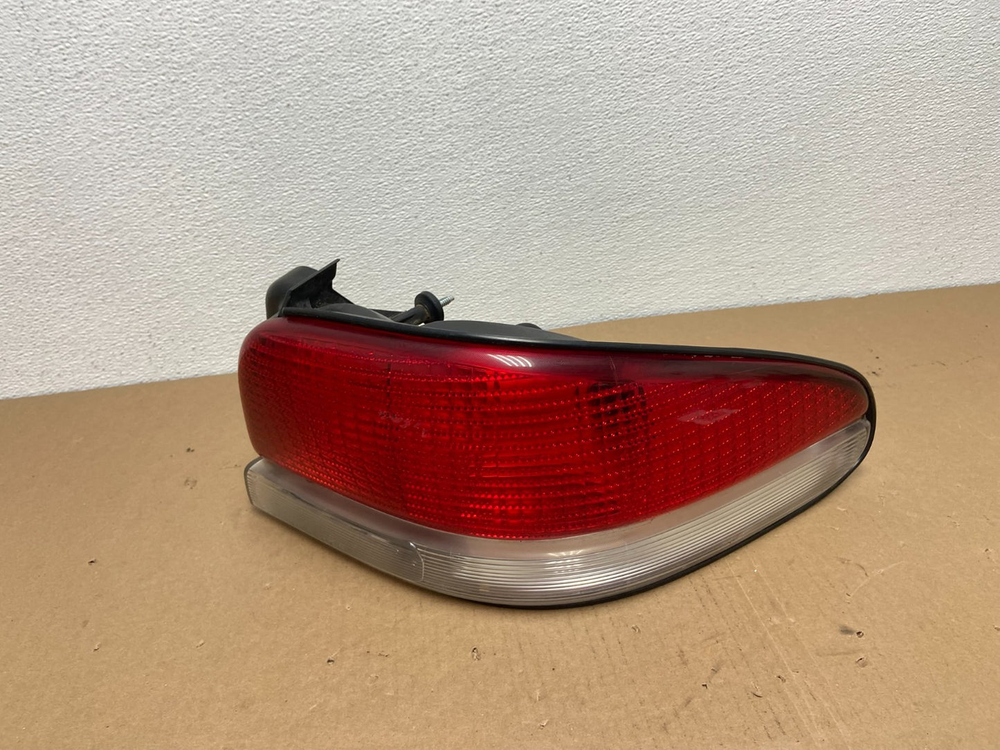 1995 to 2000 Chrysler Cirrus Right Driver RH Tail Light Oem AB6371 DW0