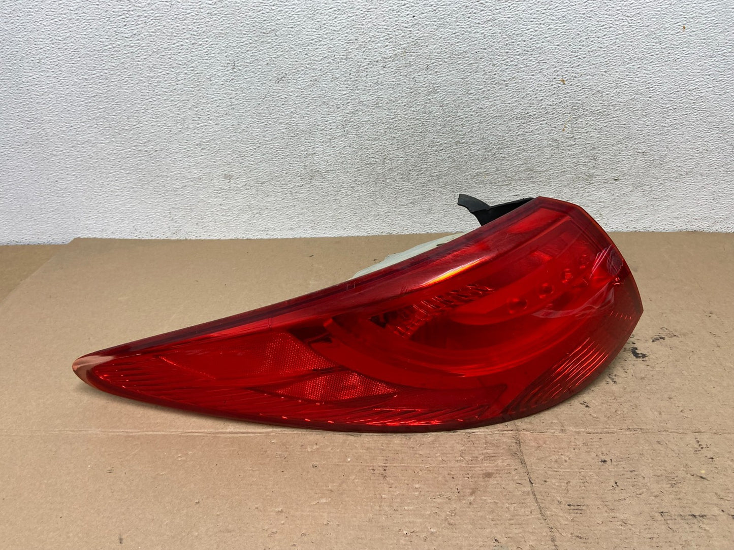 2010 to 2015 Hyundai Tucson Left Driver LH Tail Light AF5055 DW2