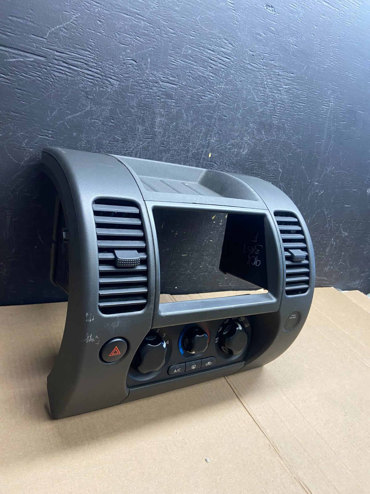 2005-2008 Nissan Pathfinder Radio A/C Heat Temperature Climate Control AE4216 DG2